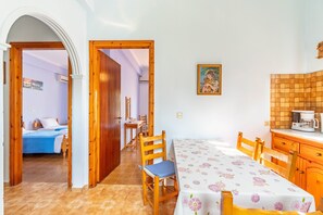 Dining - Apartment 'Dolce Far Niente' with Shared Terrace, Wi-Fi and Air Conditioning (??????a)