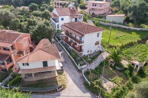 Exterior - Apartment 'Dolce Far Niente' with Shared Terrace, Wi-Fi and Air Conditioning (??????a)