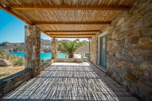 Terrace/patio - Holiday Home 'Ammos 1' with Private Terrace, Balcony and Air Conditioning (Serifos)