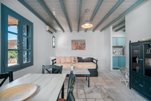 TV - Holiday Home 'Ammos 1' with Private Terrace, Balcony and Air Conditioning (Serifos)