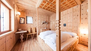 2 bedrooms, bed sheets