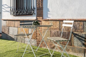 Outdoor dining - Apartment "La Azomadilla" with Shared Terrace and Wi-Fi (Totalán)