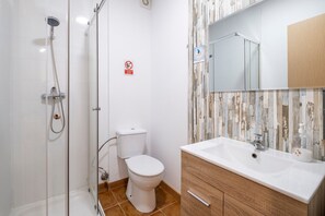 Bruser, hårtørrer, håndklæder