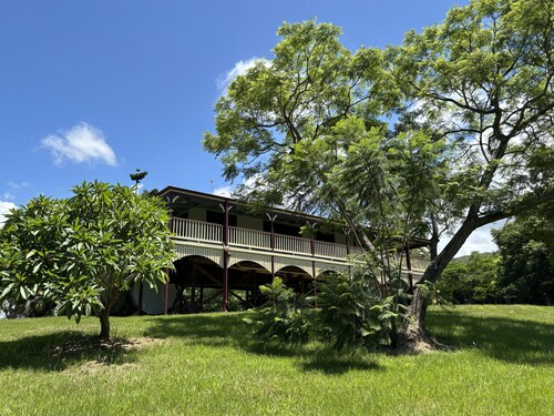 Coastal rural home on macadamia plantation close to amazing beaches Dog friendly