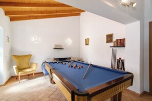 Games room - Villa 'Casa Da Maria Teresa V3' with Shared Pool, Wi-Fi and Air Conditioning (Santa Catarina da Fonte do Bispo)