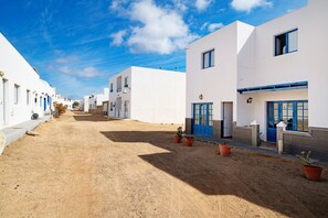 Exterior - Vacation Apartment 'Toledo' with Sea View, Private Terrace and Wi-Fi (Caleta del Sebo Las Palmas)