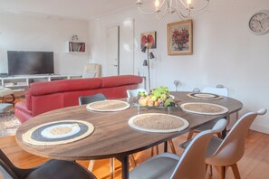 Dining - Holiday Home 'Les Hirondelles Archiac' with Private Terrace, Private Garden and Wi-Fi (Archiac)