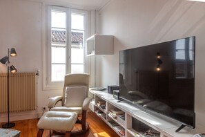 Télévision, chaîne hi-fi