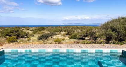 Holiday Home 'Can Picca' with Sea Views, Private Pool and Wi-Fi