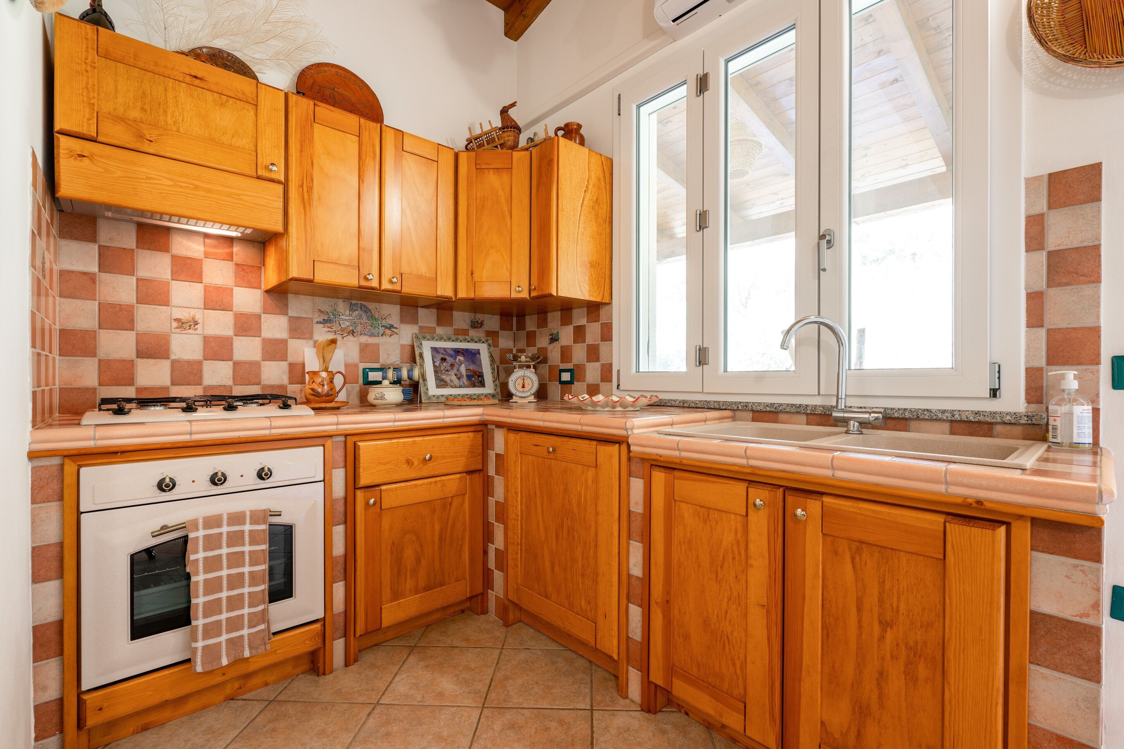 Refrigerador, horno, parrilla de estufa y lavavajillas 