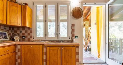 Casa de vacaciones 'Villetta Ghisu' con terraza privada, jardín privado y aire acondicionado