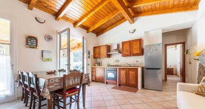 Casa de vacaciones 'Ghisu' con terraza privada y aire acondicionado