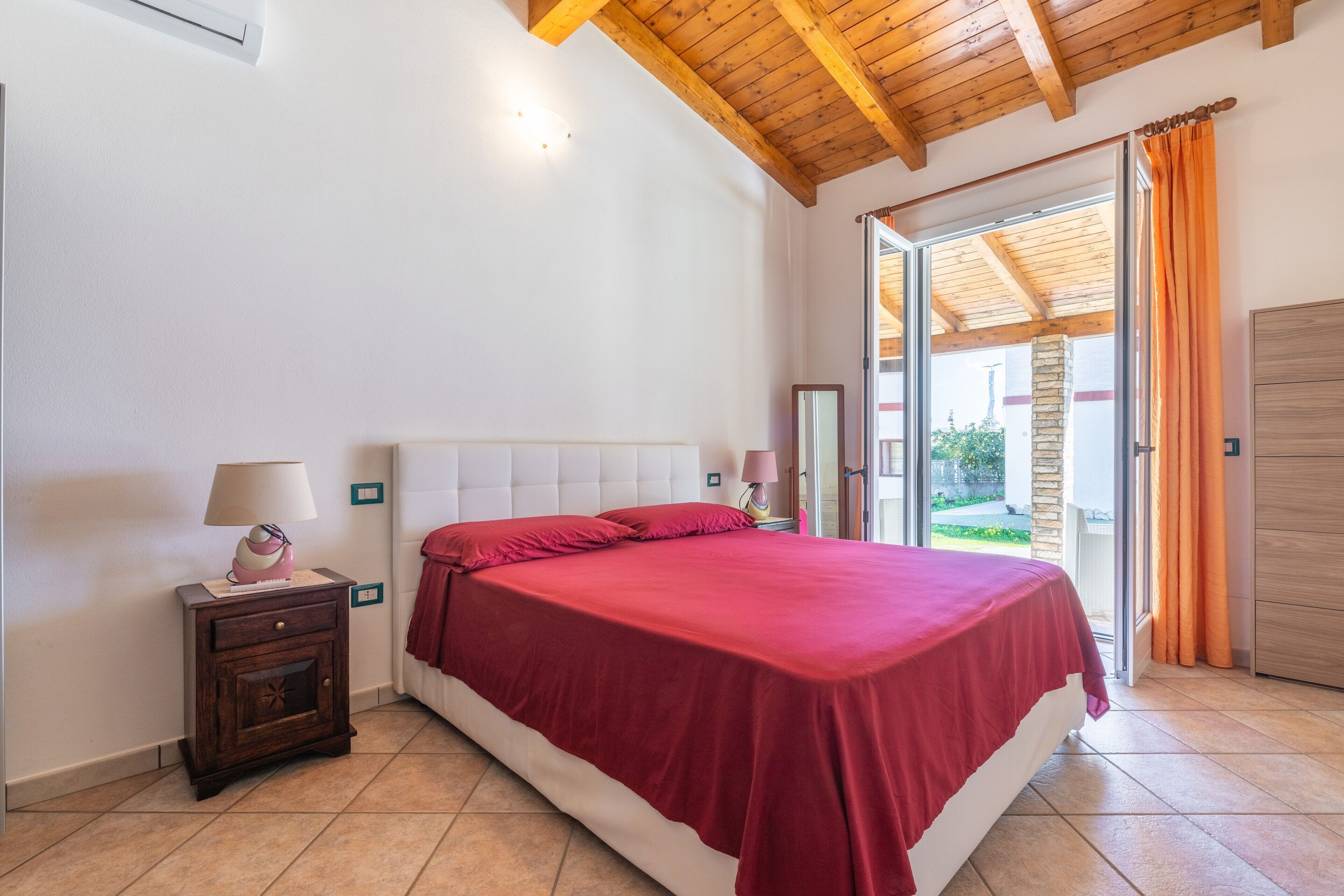 2 bedrooms, bed sheets