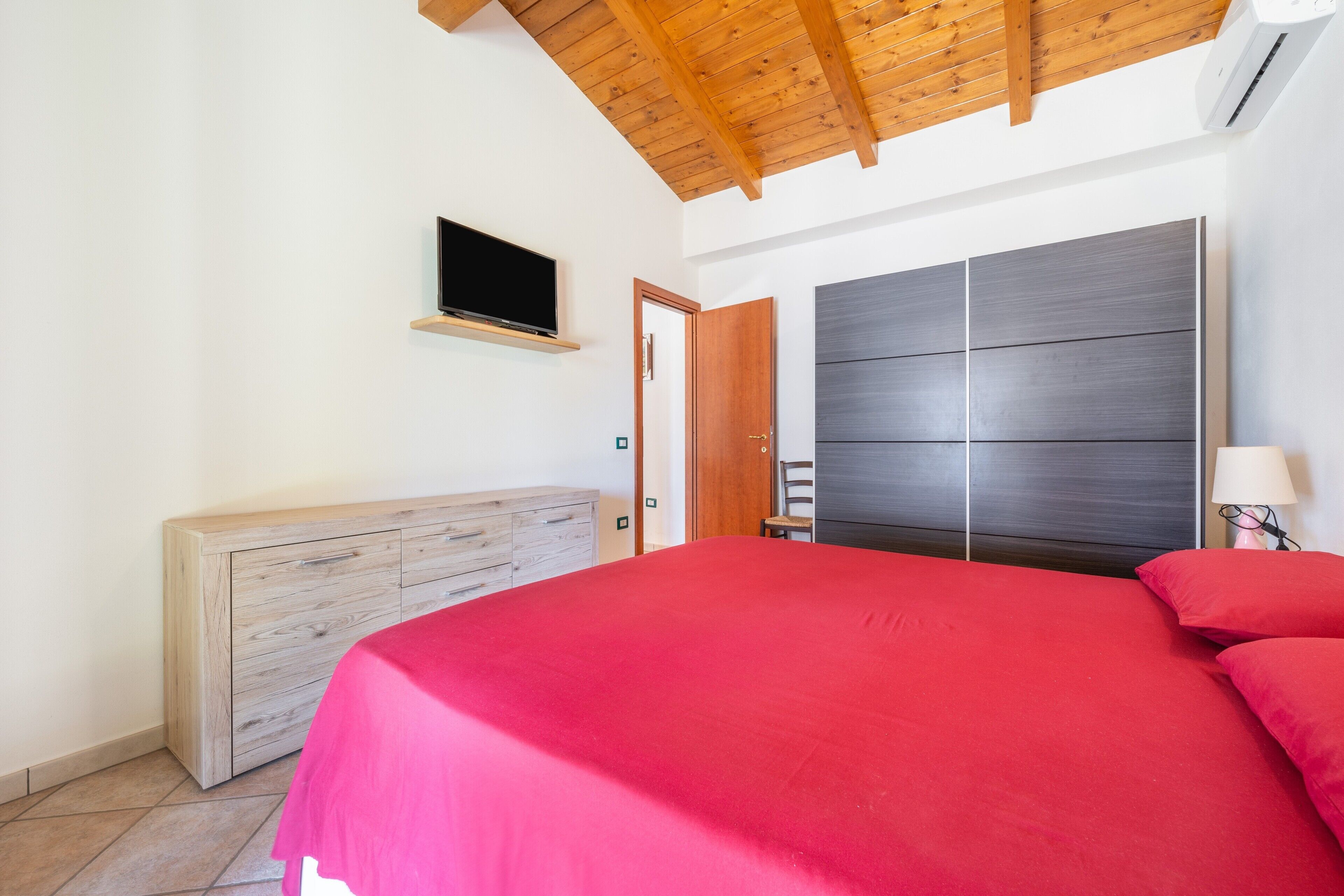 2 bedrooms, bed sheets