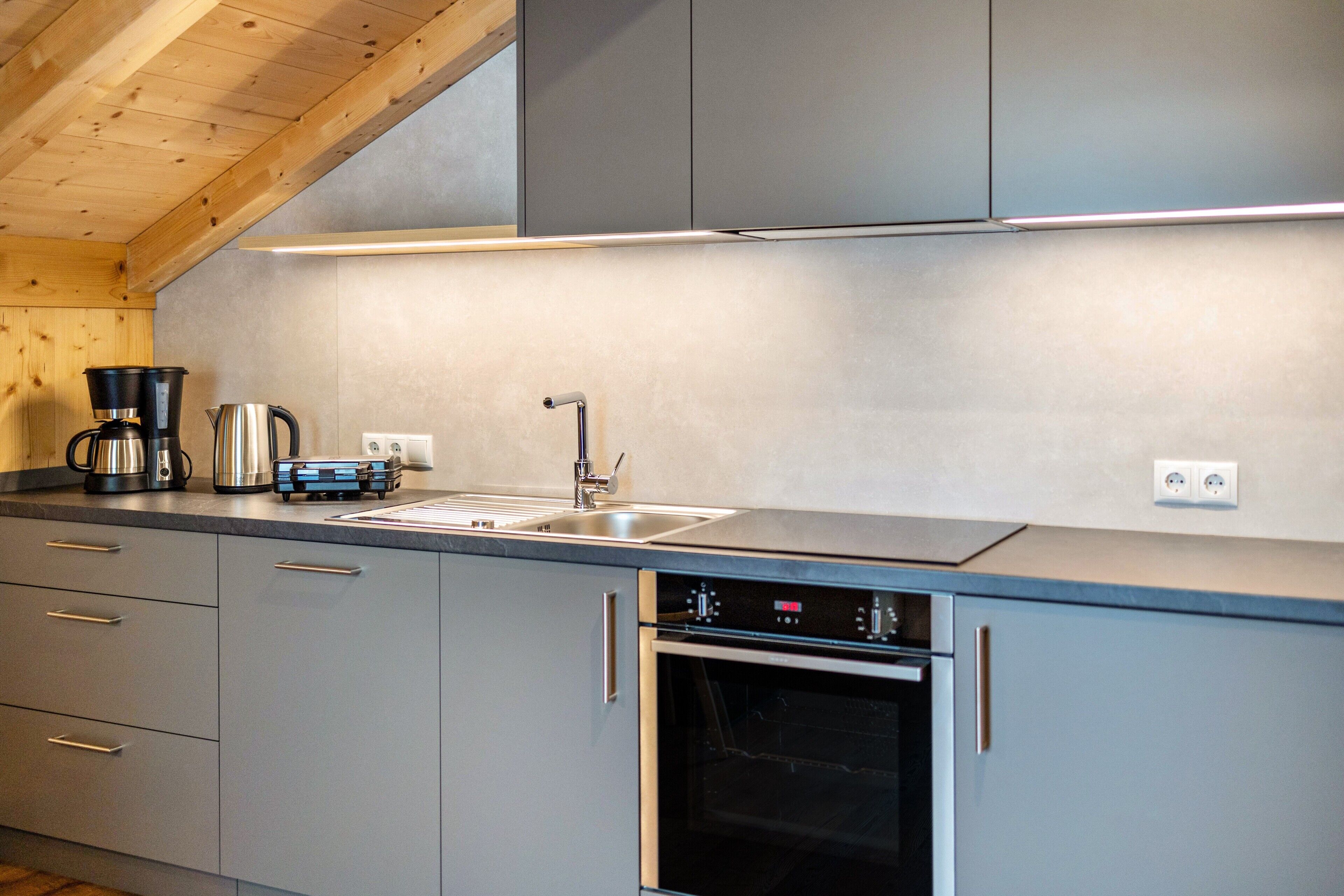 Réfrigérateur, four, plaque de cuisson, lave-vaisselle