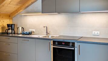 Réfrigérateur, four, plaque de cuisson, lave-vaisselle