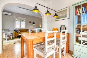 Dining - Holiday Home 'Maya' with Sea View, Wi-Fi and Air Conditioning (PEDREGUER)