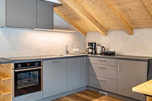 Kühlschrank, Ofen, Herdplatte, Geschirrspüler