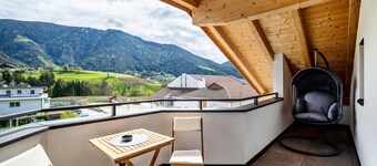 Apartment 'KrÀmerhof Apt Aferer Geisler' with Mountain View, Shared Garden and Wi-Fi