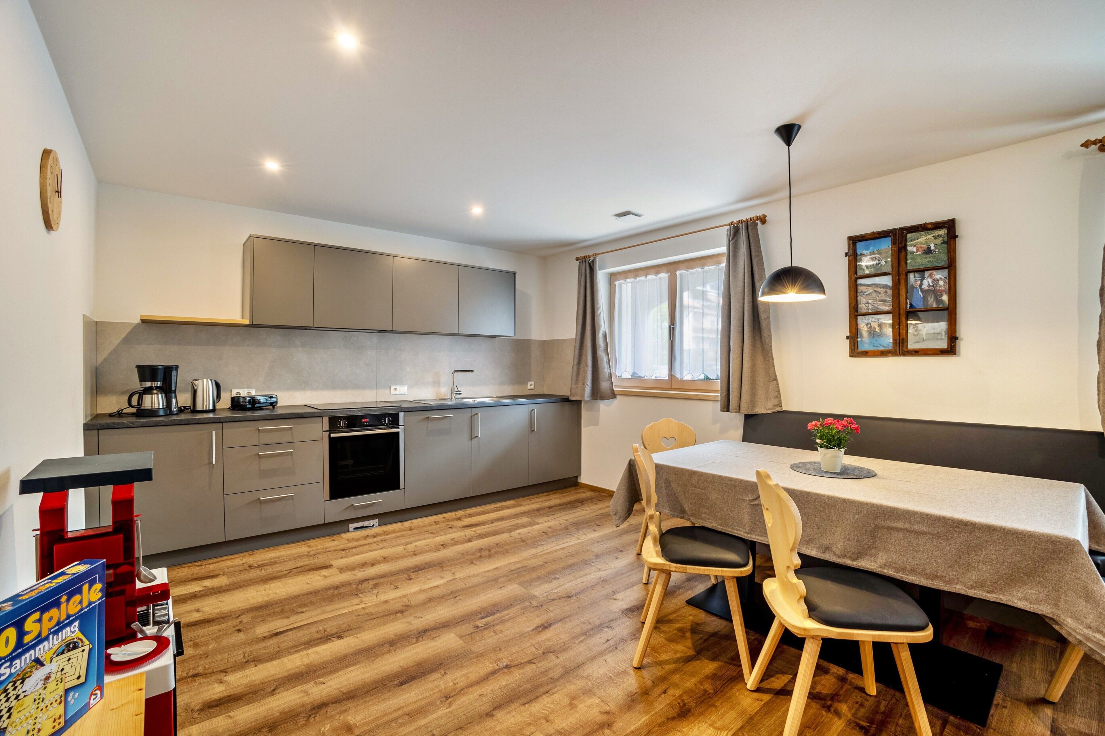 Frigorifero, forno, piano cottura, lavastoviglie