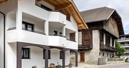 Apartamento 'Krämerhof Apt Peitlerkofel' con vistas a la montaña, jardín compartido y Wi-Fi