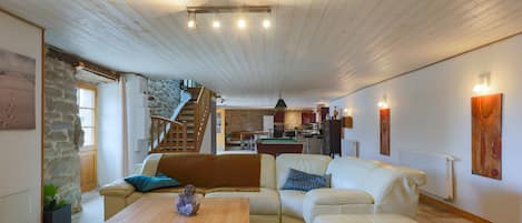 TV, fireplace, video games, DVD player