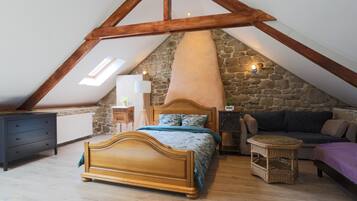 4 bedrooms, iron/ironing board, free WiFi, bed sheets