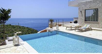 Villa 'Nature's Dreamcatcher' with Sea View, Wi-Fi and Air Conditioning