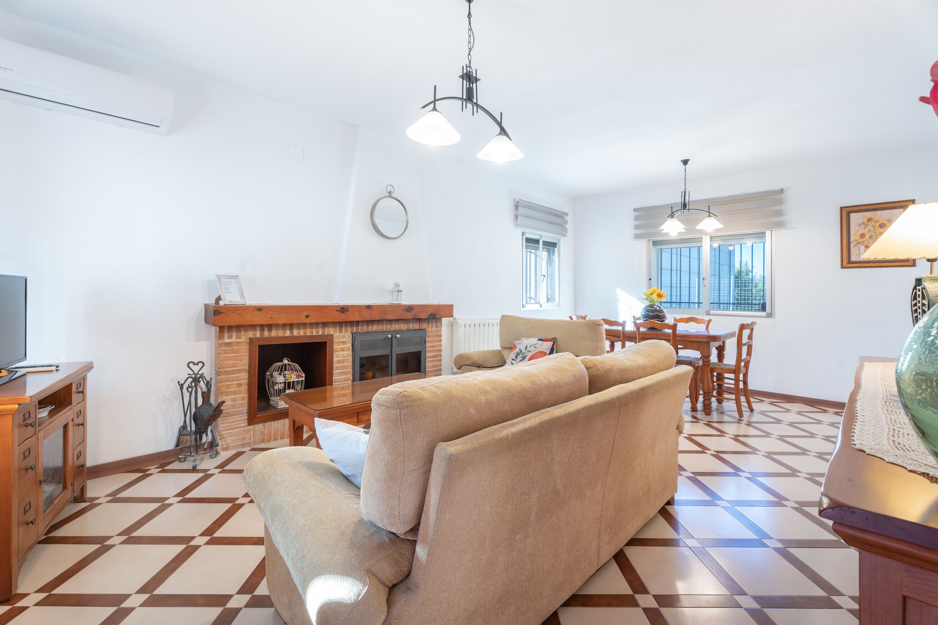 Télévision, cheminée