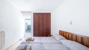 3 chambres, fer et planche à repasser, Wi-Fi gratuit, draps fournis
