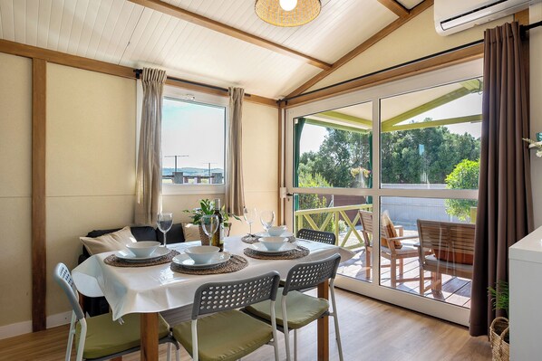 Dining - Holiday Home 'La Breña' with Private Pool, Wi-Fi and Air Conditioning (Barbate)