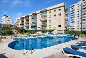 Pool - Apartment 'Apartamento Benalmadena Playa' with Sea View, Wi-Fi and Air Conditioning (Benalmádena)