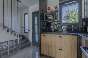 Fridge, microwave, oven, stovetop