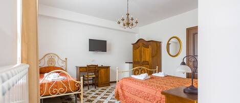 1 chambre, fer et planche à repasser, Wi-Fi gratuit, draps fournis