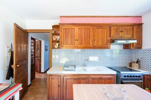 Kühlschrank, Ofen, Herdplatte, Geschirrspüler