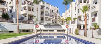 Appartement 'El Ático Del Oasis' met zeezicht, wifi en airconditioning