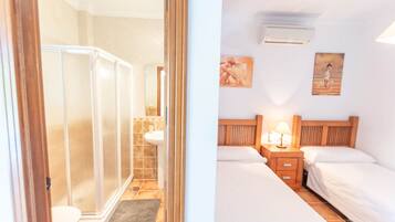 2 chambres, fer et planche à repasser, Wi-Fi gratuit, draps fournis