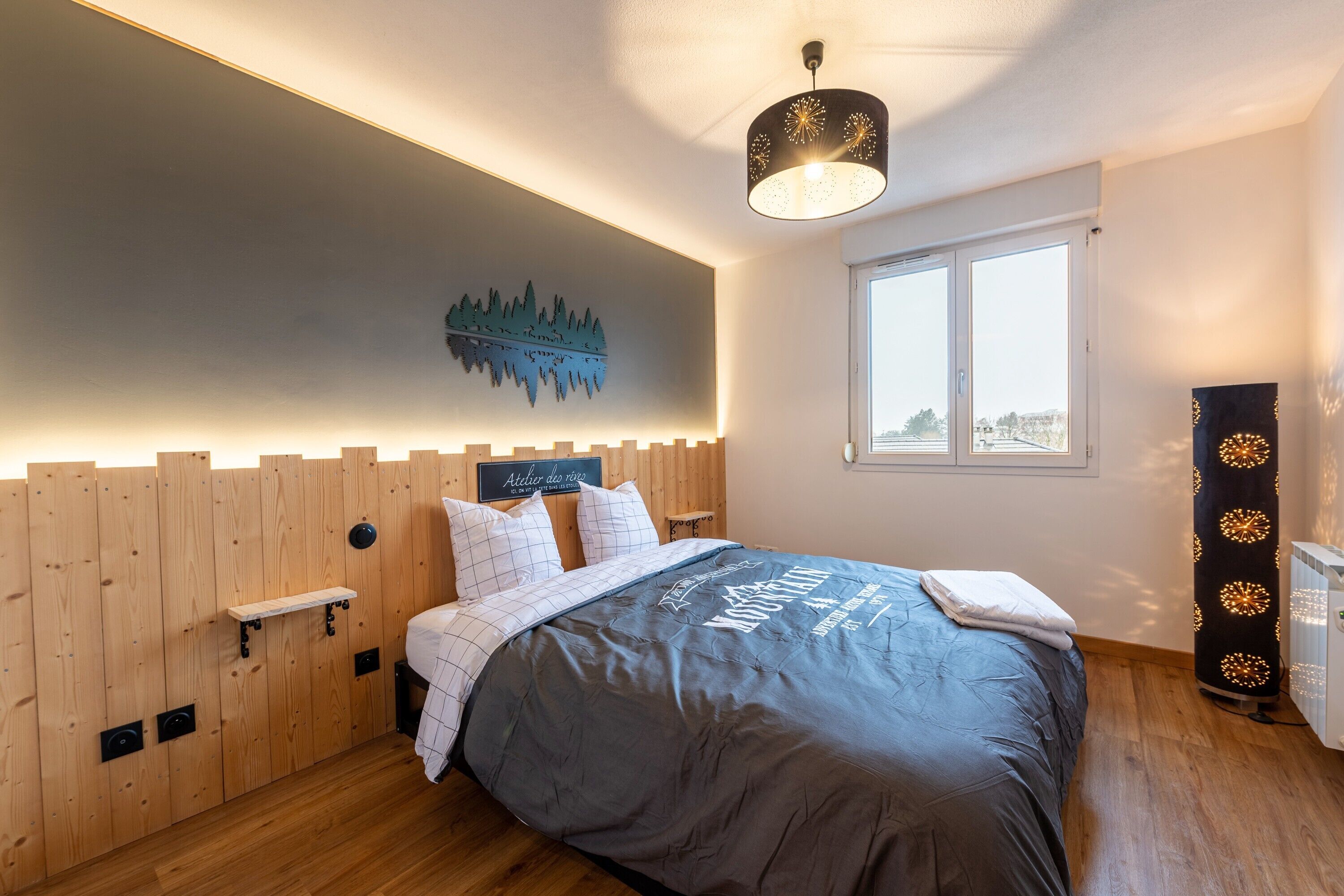 1 bedroom, bed sheets