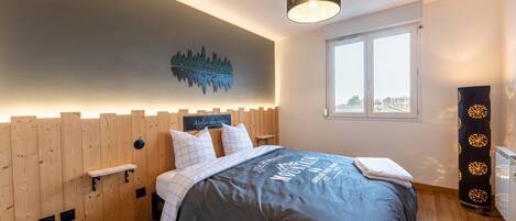 1 bedroom, bed sheets