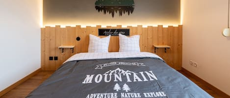 1 bedroom, bed sheets