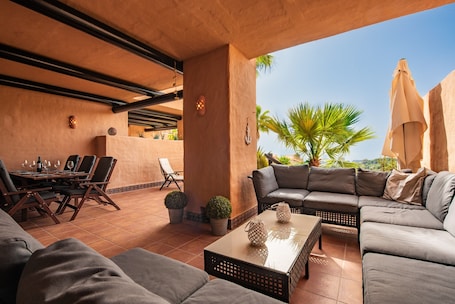 Outdoor dining. Apartment 'Coto Real' with Sea View, Wi-Fi and Air Conditioning