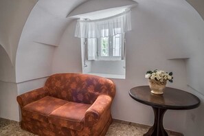 TV, fireplace, stereo - Villa 'Trulli Da Anna' with Private Garden and Wi-Fi (Martina Franca)