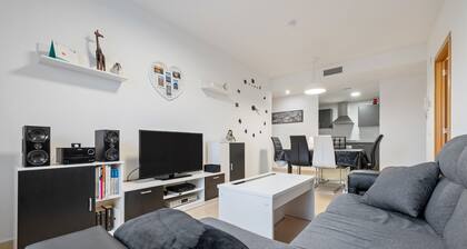 Appartement 'Viudelta' avec vue sur les montagnes, piscine privée, climatisation et Wi-Fi