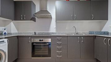 雪櫃、微波爐、焗爐、爐具