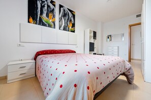 2 bedrooms, free WiFi, bed sheets, wheelchair access