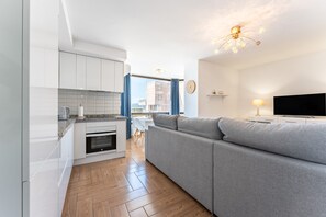 TV - Apartment 'Apartamento Mar' with Sea Views, Wi-Fi, and Air Conditioning (Fuengirola)