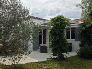 Exterior - Holiday Home 'Entre Vignes Et Plage' with Private Terrace and Garden (Dolus-d'Oléron)