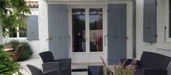 Holiday Home 'Entre Vignes Et Plage' with Private Terrace and Garden