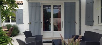 Holiday Home 'Entre Vignes Et Plage' with Private Terrace and Garden