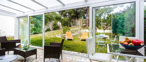 屋外ダイニングエリア